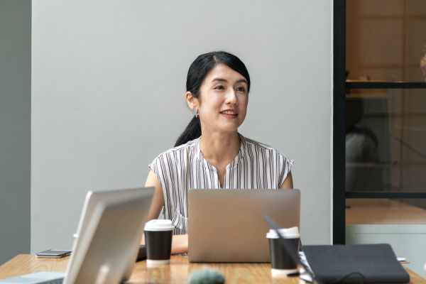 asian-woman-working-at-computer